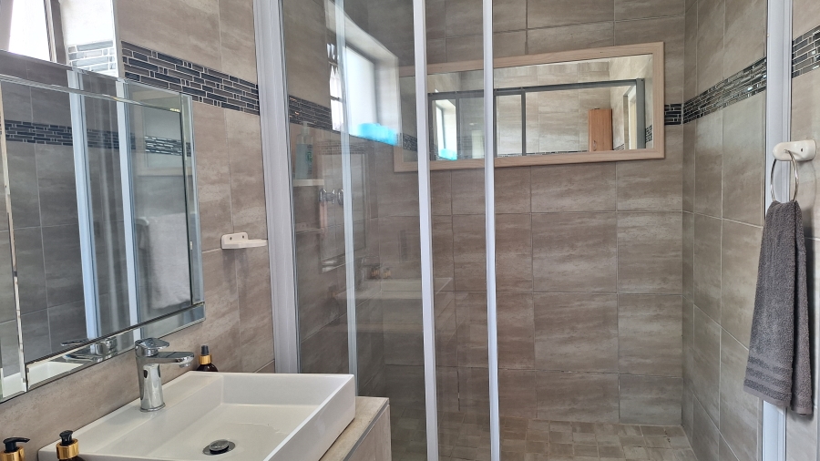 6 Bedroom Property for Sale in Gonubie Eastern Cape